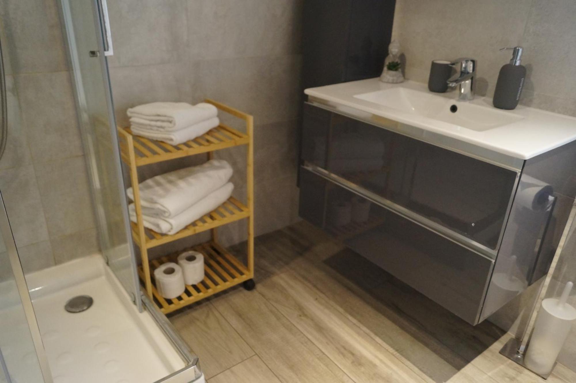 Bgy Central Apartments Бергамо Номер фото